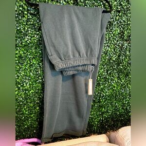 New Skims Straight Leg Sweatpants Men’s